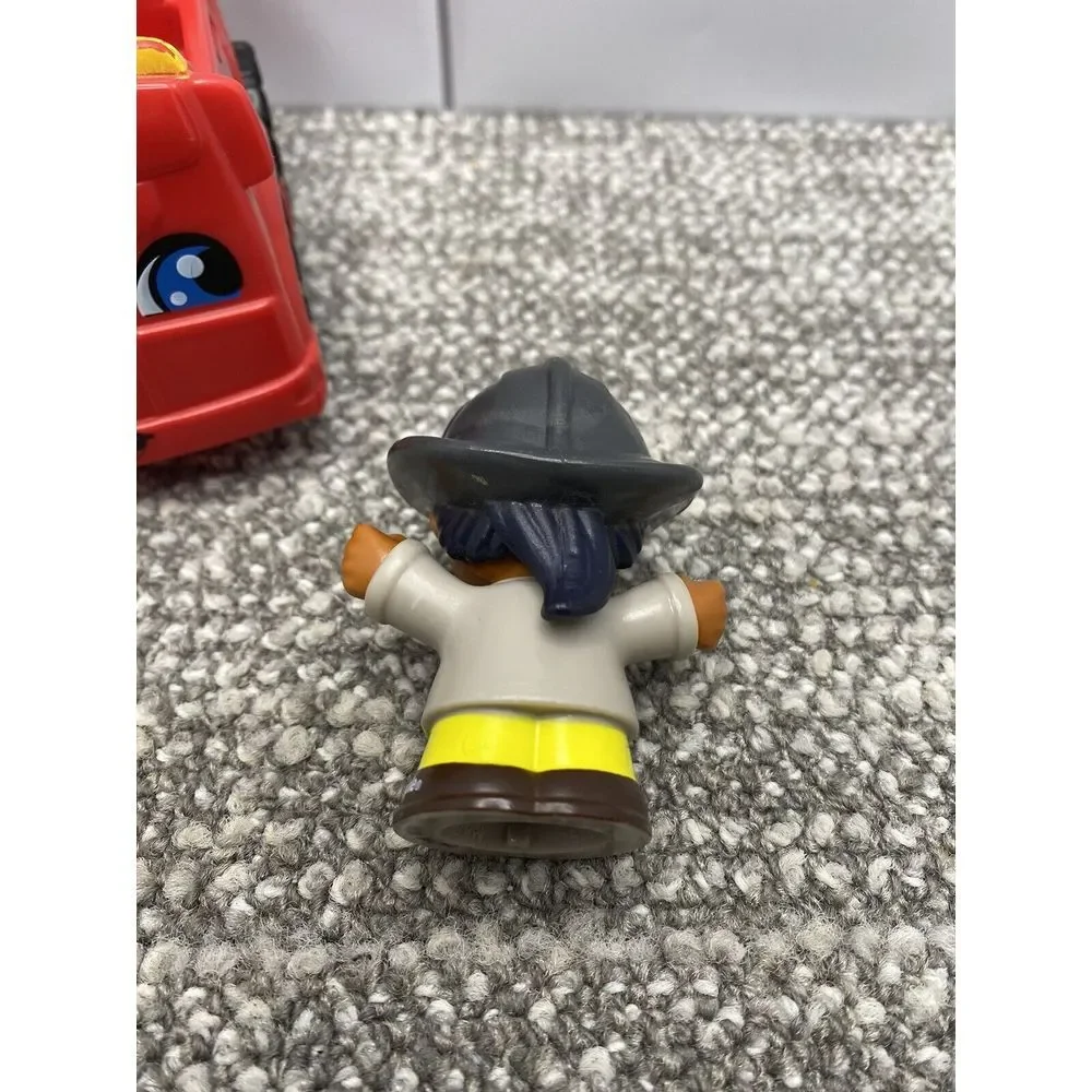 Fisher Price‎ Little People Fire Truck Plus Person Nice Set Preschool Early Fun